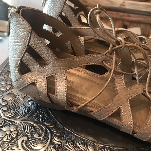 Kenneth Cole Gladiator Sandal - SZ 8.5 - Picture 3 of 7